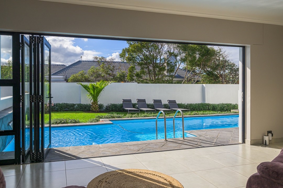 9 Bedroom Property for Sale in Westcliff Western Cape